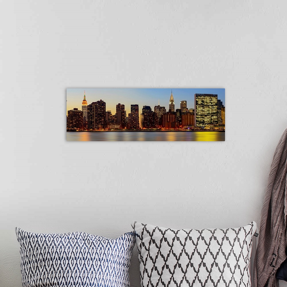 A bohemian room featuring Manhattan Panoramic View With UN From Long Island City At Night