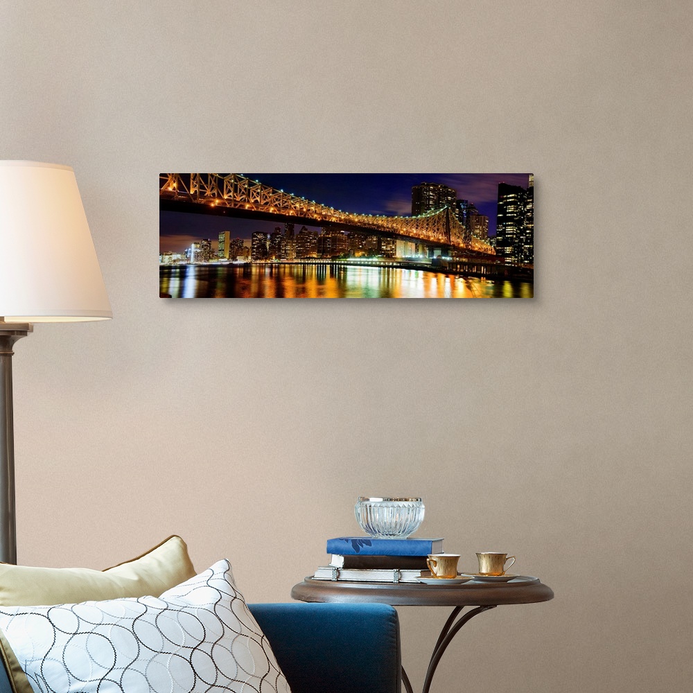 A traditional room featuring Queensboro Bridge Bridge Panoramic View