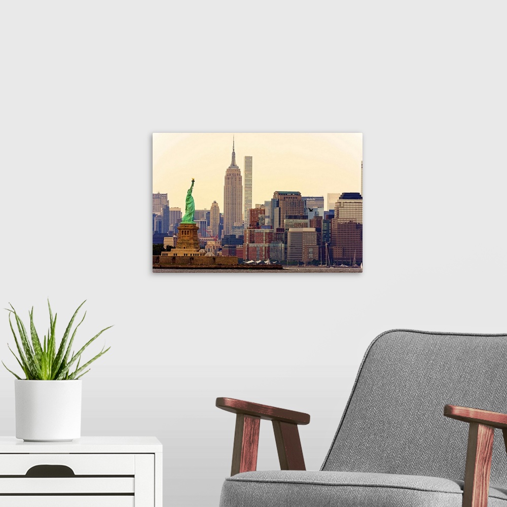 A modern room featuring Statue Of Liberty And Empire State Buillding