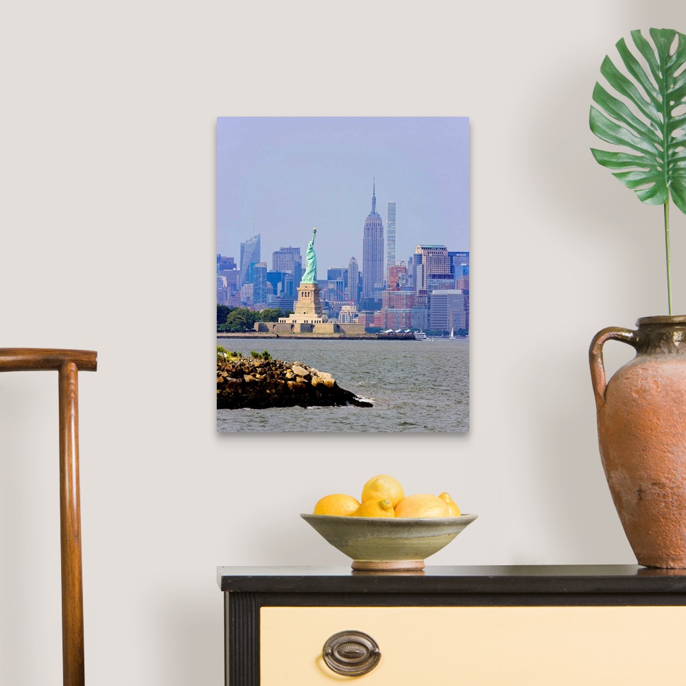 A traditional room featuring Statue Of Liberty And Empire State Buillding