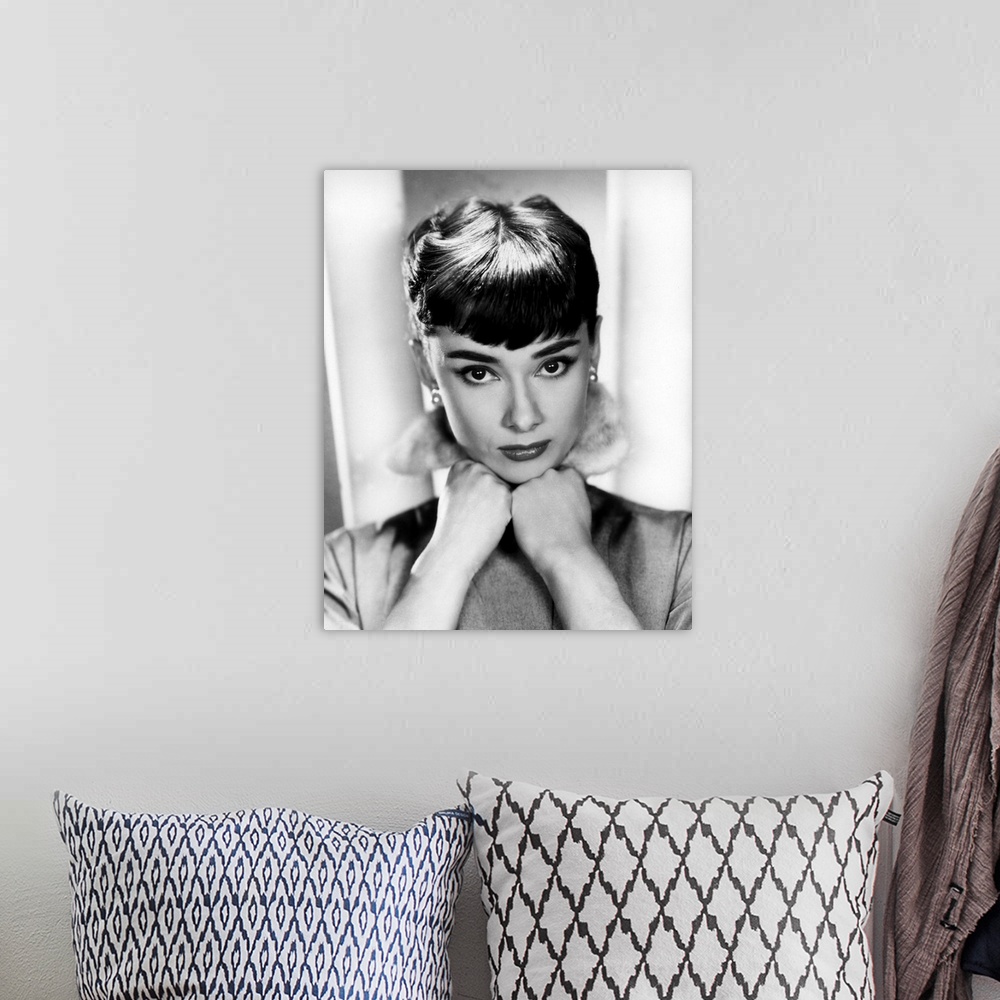 A bohemian room featuring Sabrina de BillyWilder avec Audrey Hepburn 1954