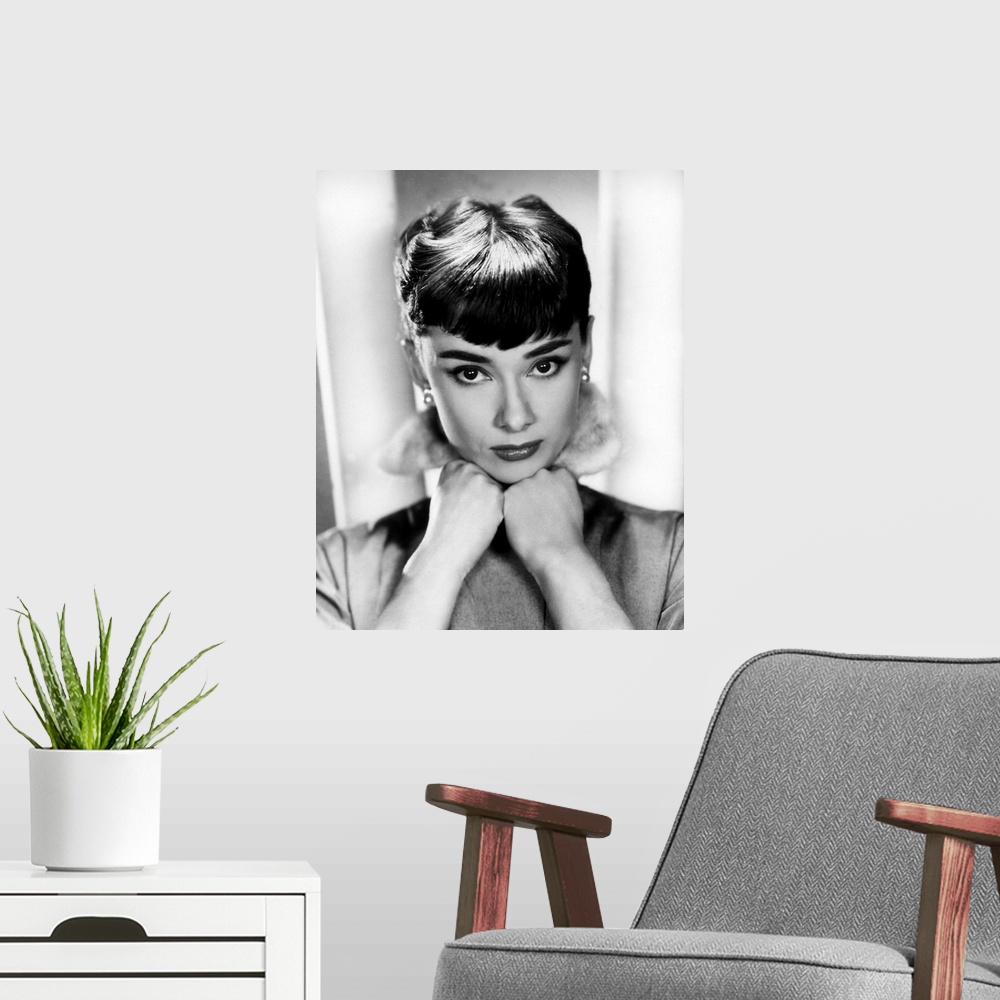 A modern room featuring Sabrina de BillyWilder avec Audrey Hepburn 1954