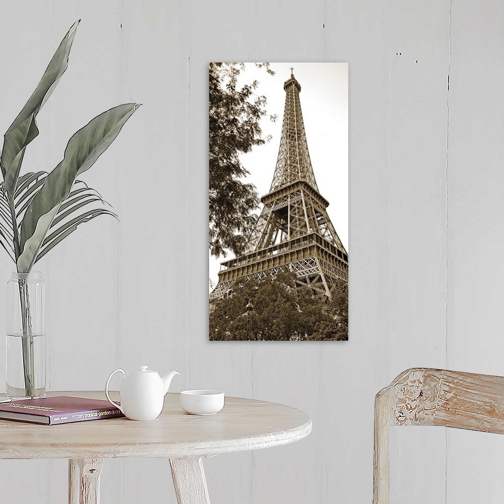 A farmhouse room featuring La Tour Eiffel I