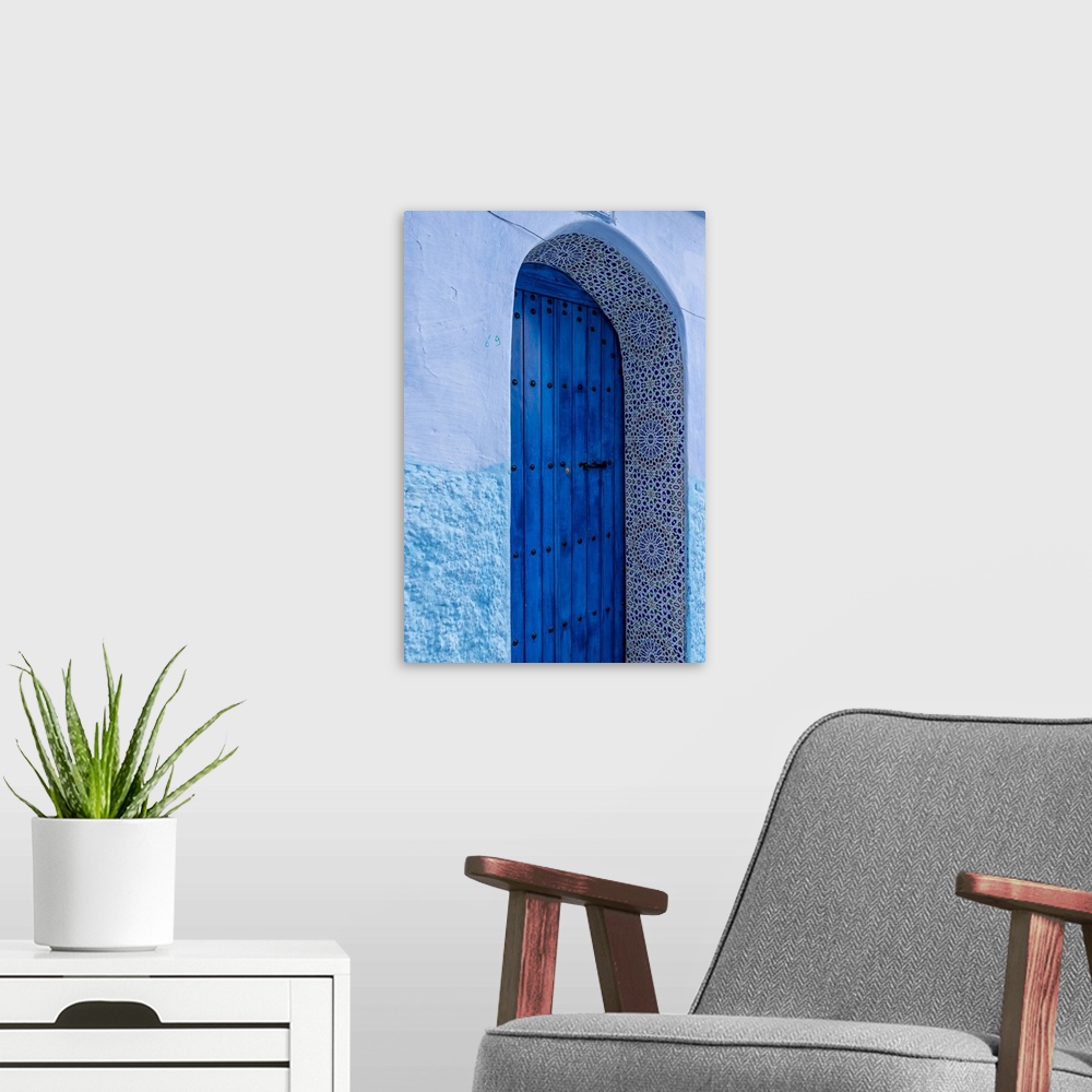 A modern room featuring Africa, Morocco, Chefchaouen. Arch over wooden door. Credit: Bill Young