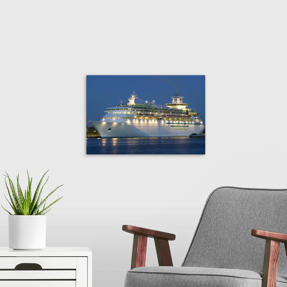 A modern room featuring BAHAMAS- New Providence Island-Nassau:.Port of Nassau - Cruise Ship - Evening