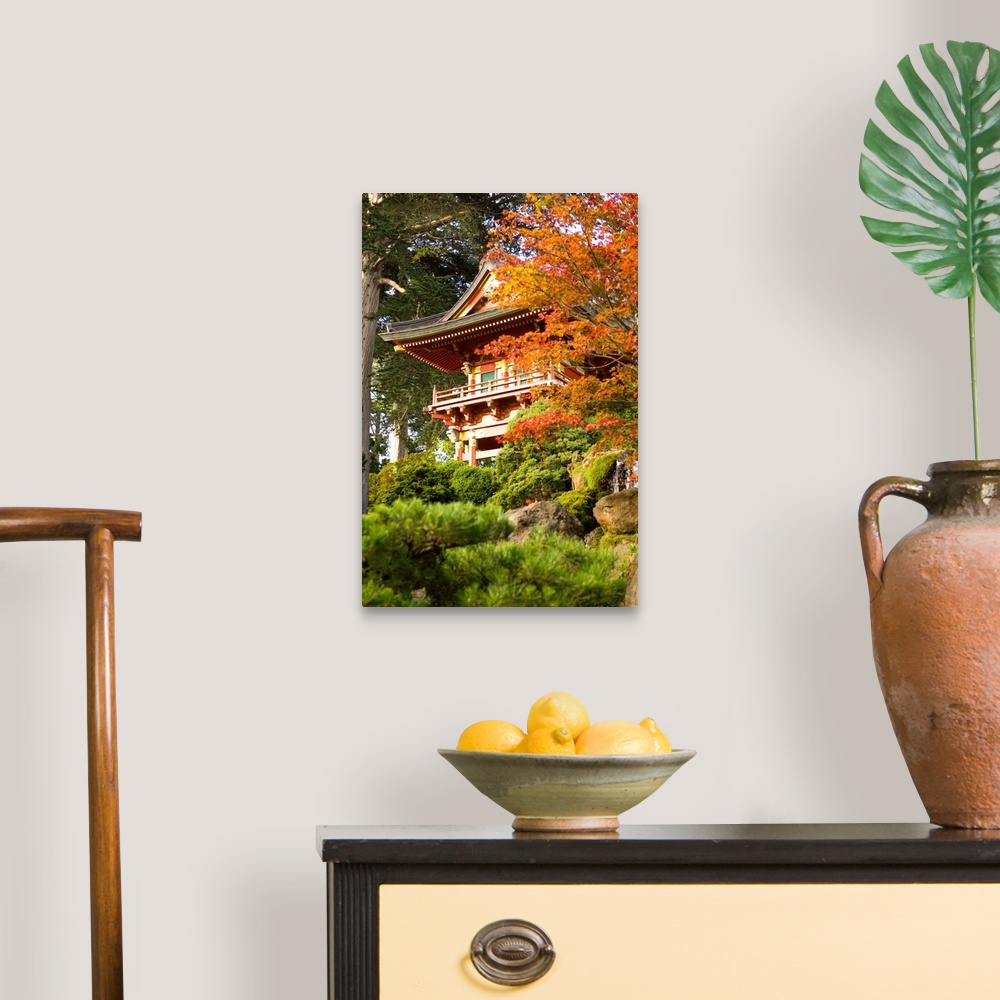 A traditional room featuring California, San Francisco, Golden Gate Park, Japanese Tea Garden.