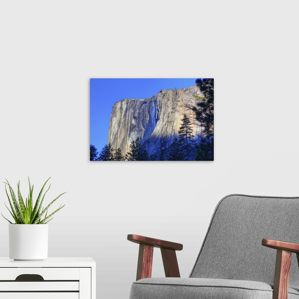 A modern room featuring California, Yosemite National Park, El Capitan and Horsetail Falls.