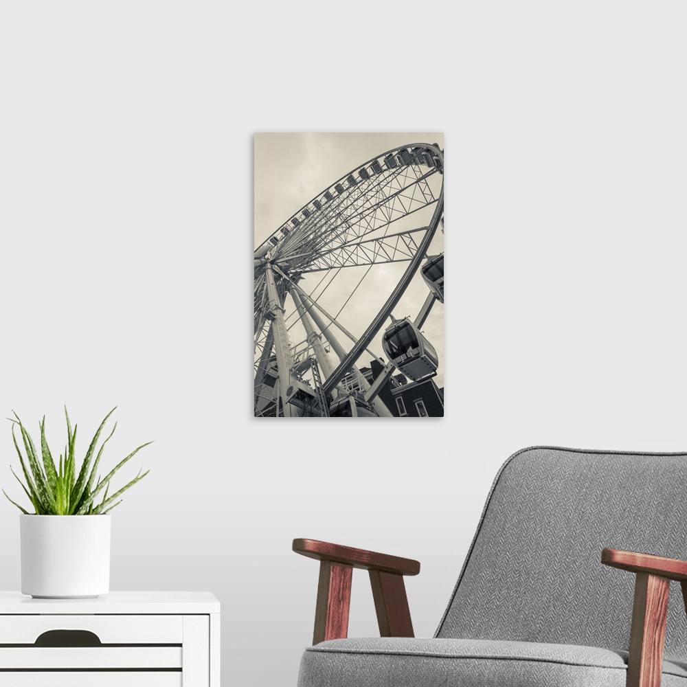 A modern room featuring Georgia, Atlanta, Centennial Olympic Park, Ferris wheel.
