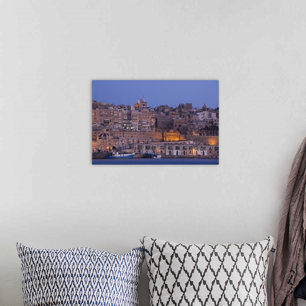 A bohemian room featuring Malta, Valletta, town view from Vittoriosa, Birgu, dawn