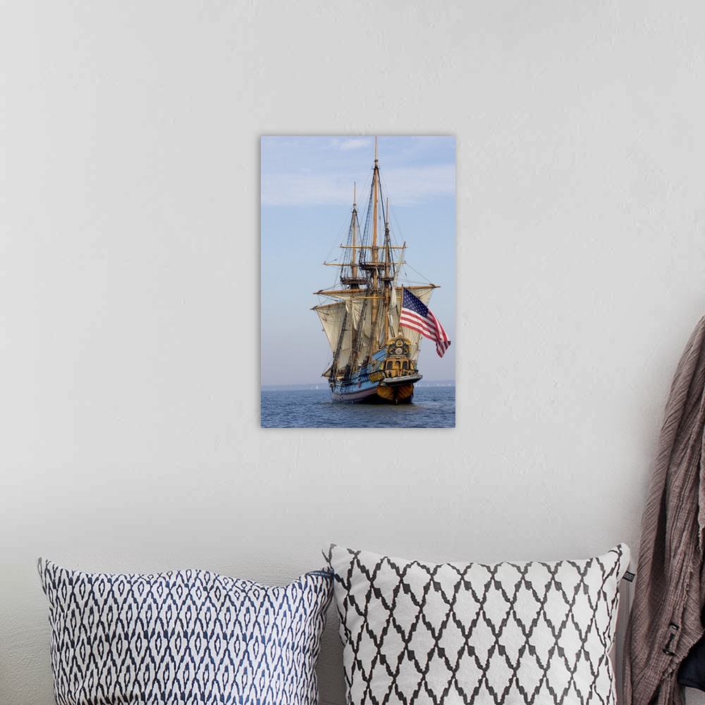 A bohemian room featuring MARYLAND. USA. Tall ship the Kalmar Nyckel. Chesapeake Bay .