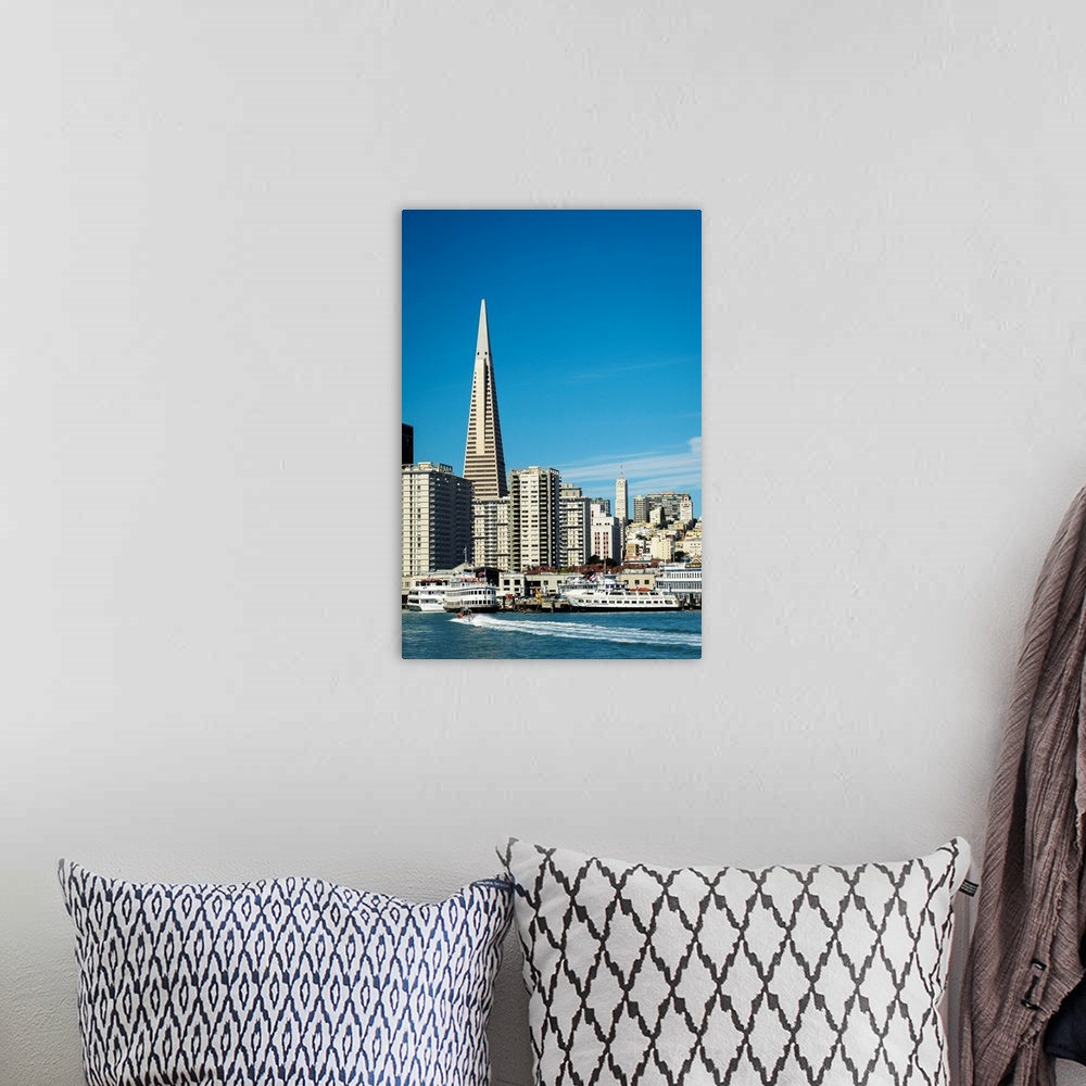 A bohemian room featuring United States, California, San Francisco. Skyline with Transamerica building prominent.