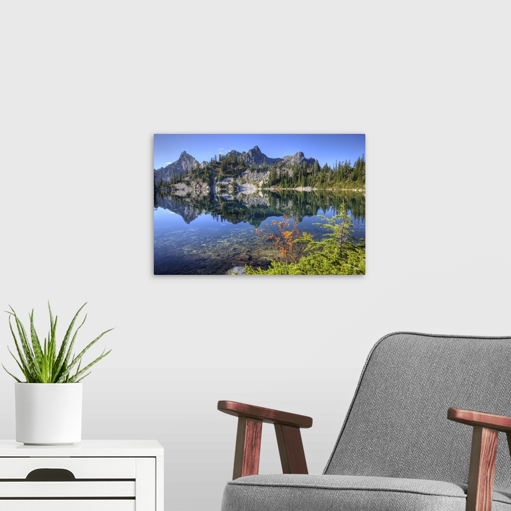 A modern room featuring Washington, Alpine Lakes Wilderness, Gem Lake, with Chair Peak and Mount Roosevelt.