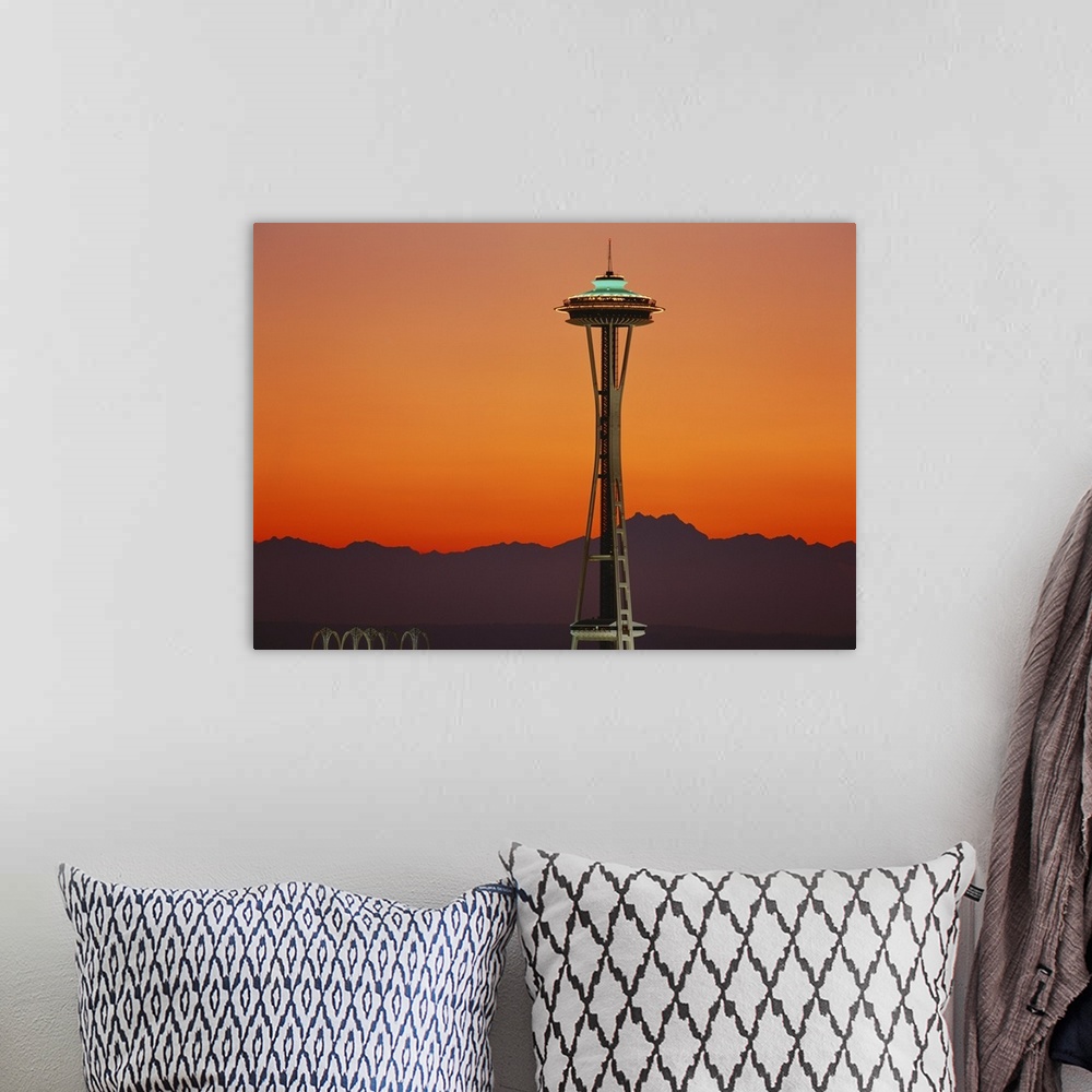 A bohemian room featuring Washington, Seattle, Space needle and Olympic Mountains at dusk