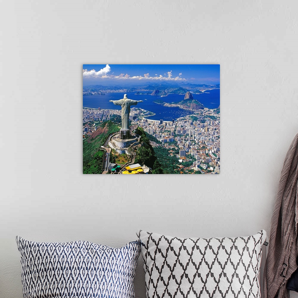 A bohemian room featuring Blick auf Corcovado mit Christusstatue und Zuckerhut, Rio de Janeiro, Brasilien