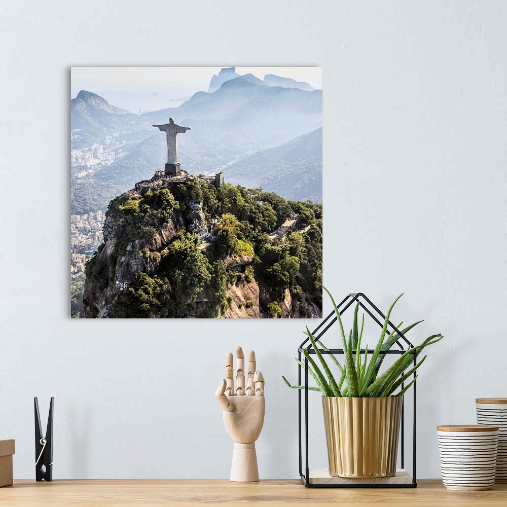 A bohemian room featuring Brazil, Rio de Janeiro, Corcovado, Christ the Redeemer, Baia da Guanabara.