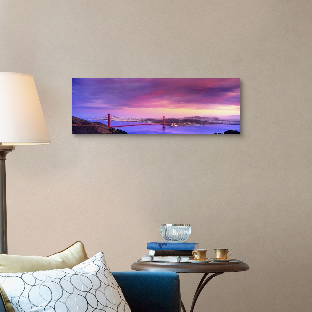 A traditional room featuring CA, San Francisco, Golden Gate Bridge and the skyline at sunset