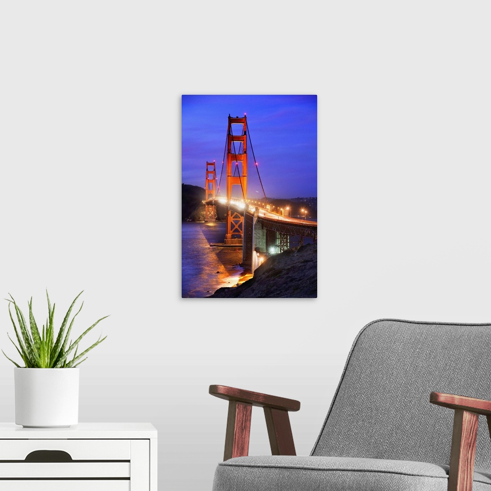 A modern room featuring California, San Francisco, Golden Gate Bridge