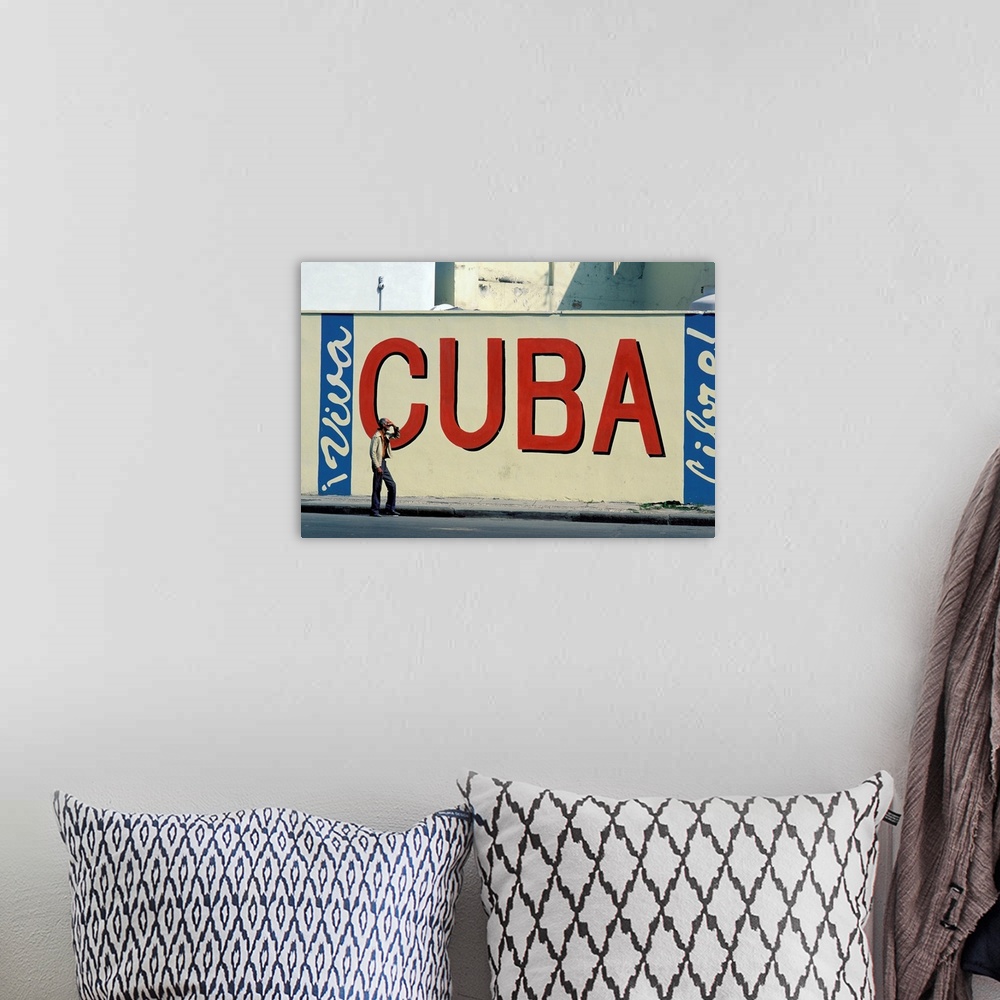 A bohemian room featuring Cuba - La Habana - La Havane - Peinture murale - Vive Cuba Libre