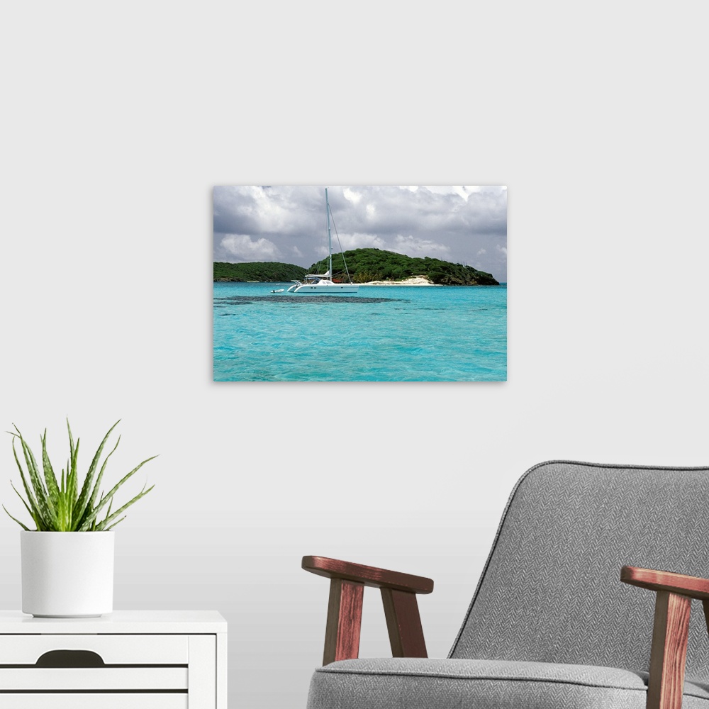 A modern room featuring Una barca in rada alle Tobago Cays, un gruppo di 5 atolli corallini nell'arcipelago caraibico del...