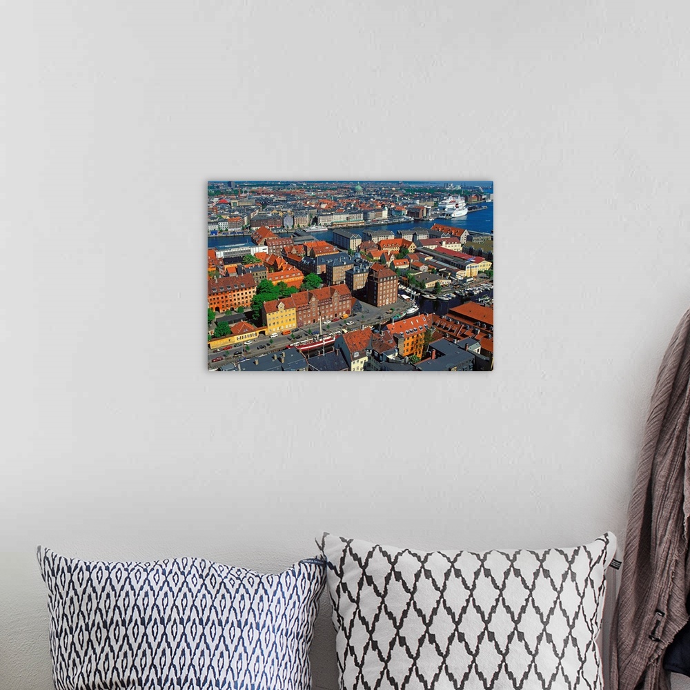 A bohemian room featuring Danimarca/Copenaghen/Panorama della citt. con il quartiere di Christiania in primo piano.