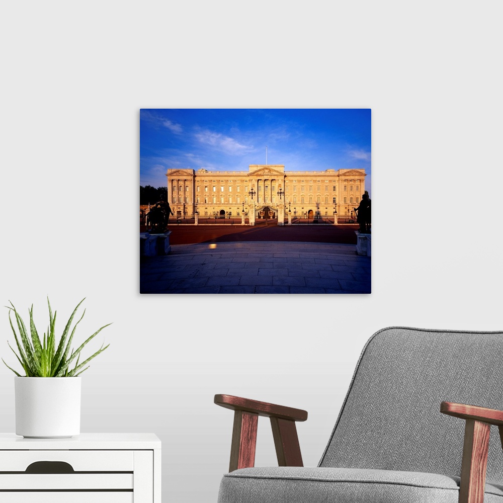 A modern room featuring England, London, Buckingham Palace