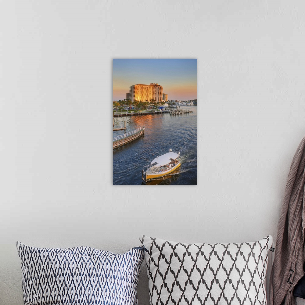 A bohemian room featuring Florida, Atlantic ocean, Fort Lauderdale, Water taxi on the Intracoastal Waterway