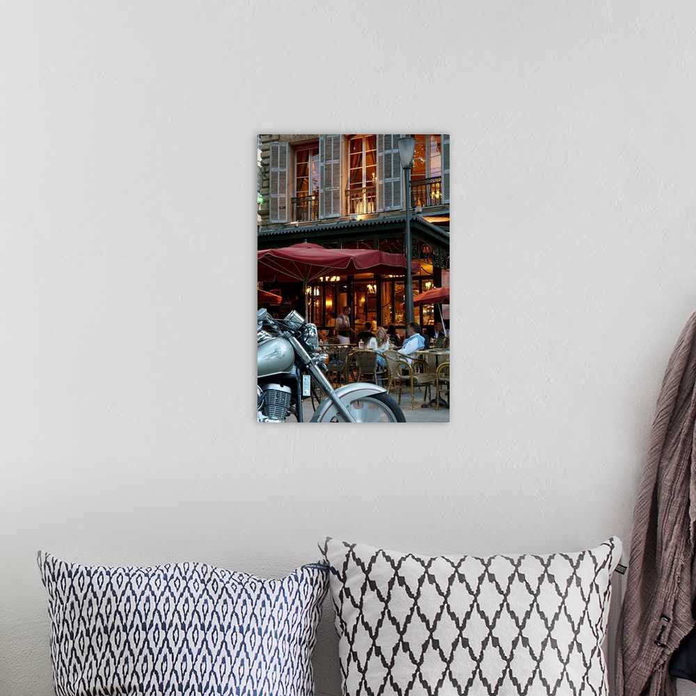 A bohemian room featuring France, Bouches-du-Rhone, Cours Mirabeau, restaurant