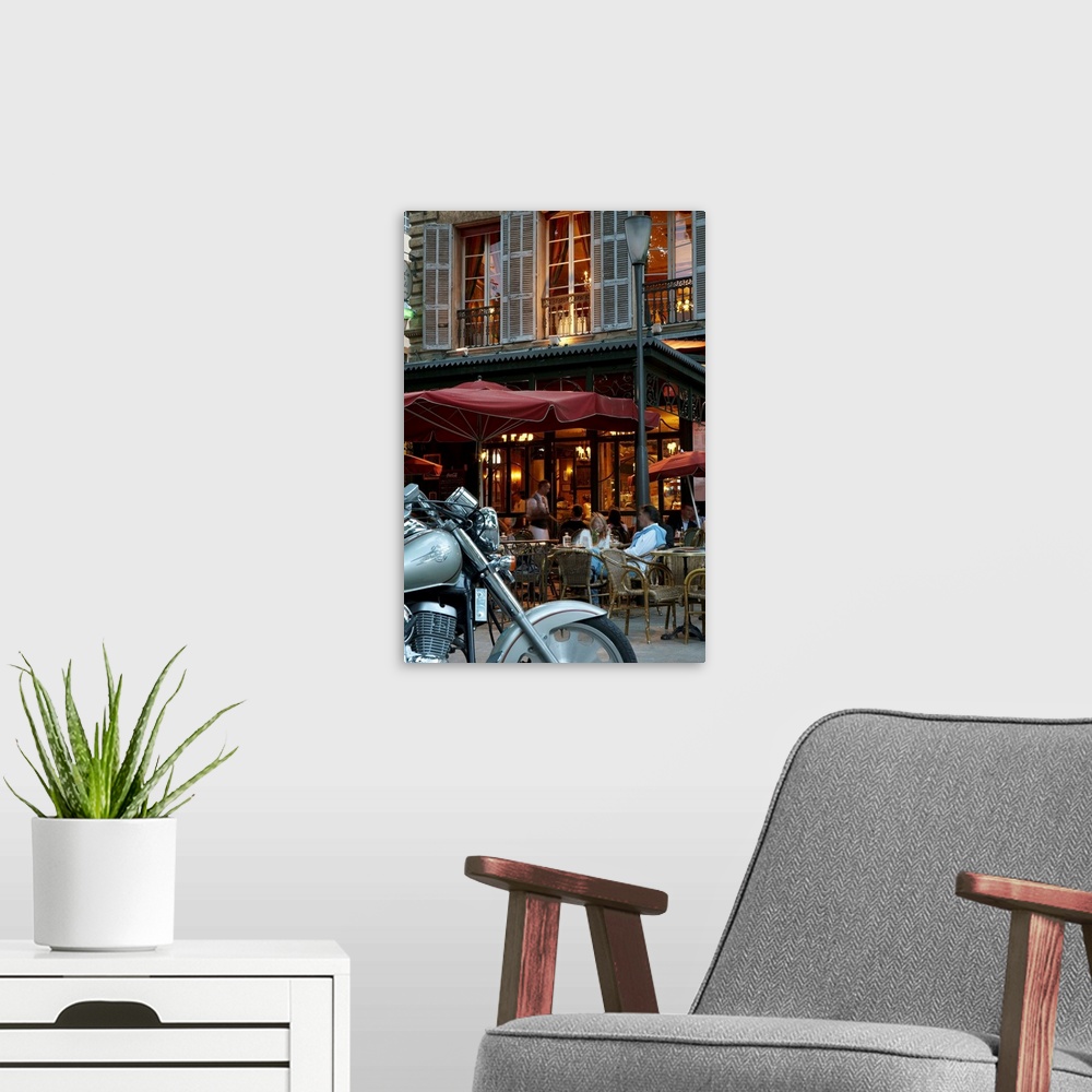 A modern room featuring France, Bouches-du-Rhone, Cours Mirabeau, restaurant