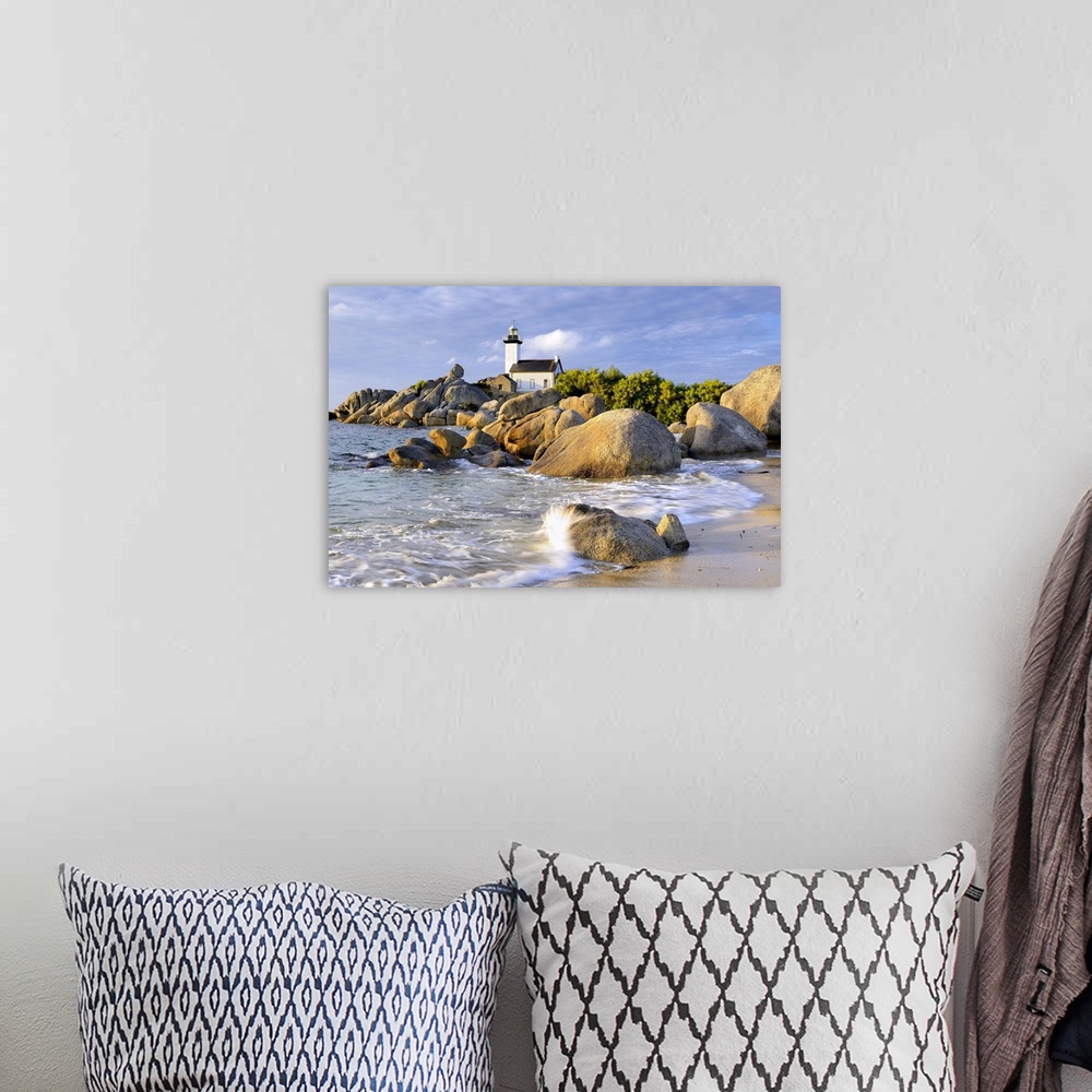 A bohemian room featuring France, Brittany, Brignogan-Plages, Pointe de Pontusval lighthouse and Chardons Bleus beach.
