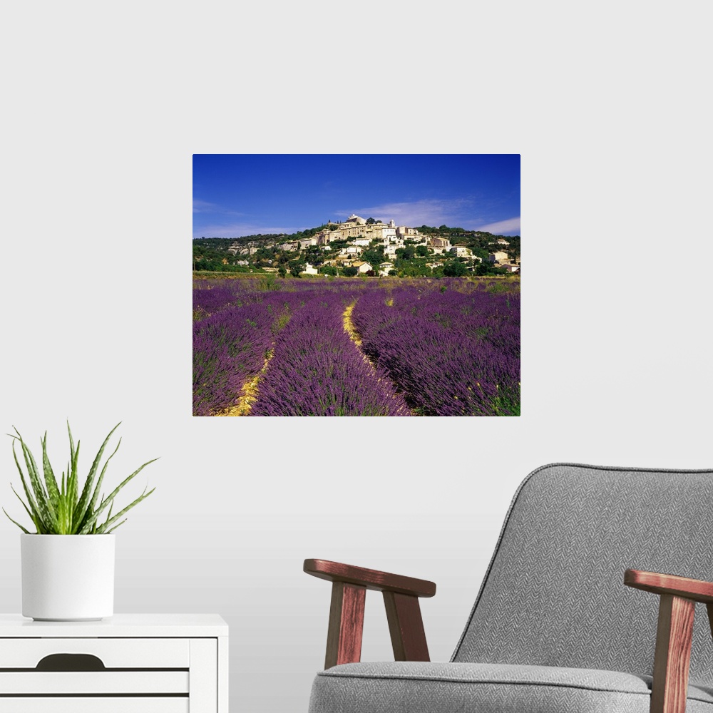 A modern room featuring France, Provence-Alpes-C..te d'Azur, Simiane-la-Rotonde