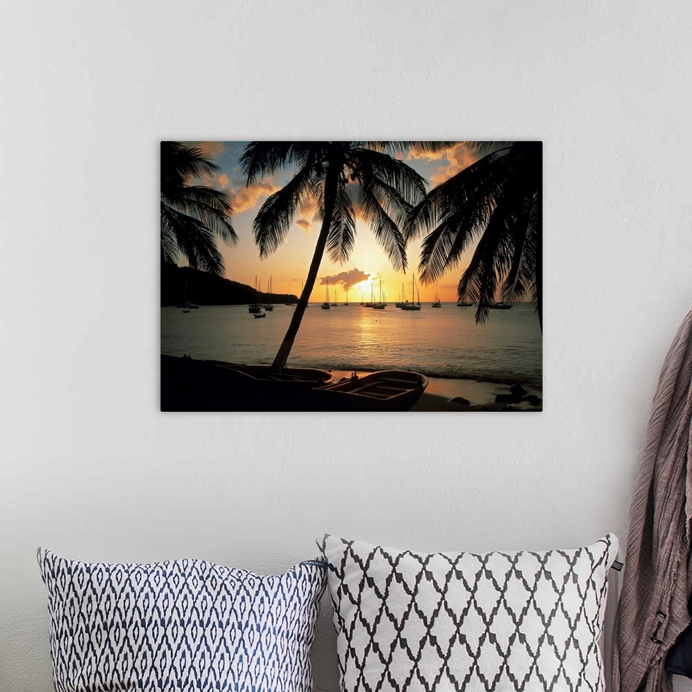 A bohemian room featuring Sonnenuntergang bei Deshaies, Guadeloupe, Inseln ..ber dem Winde, Karibik