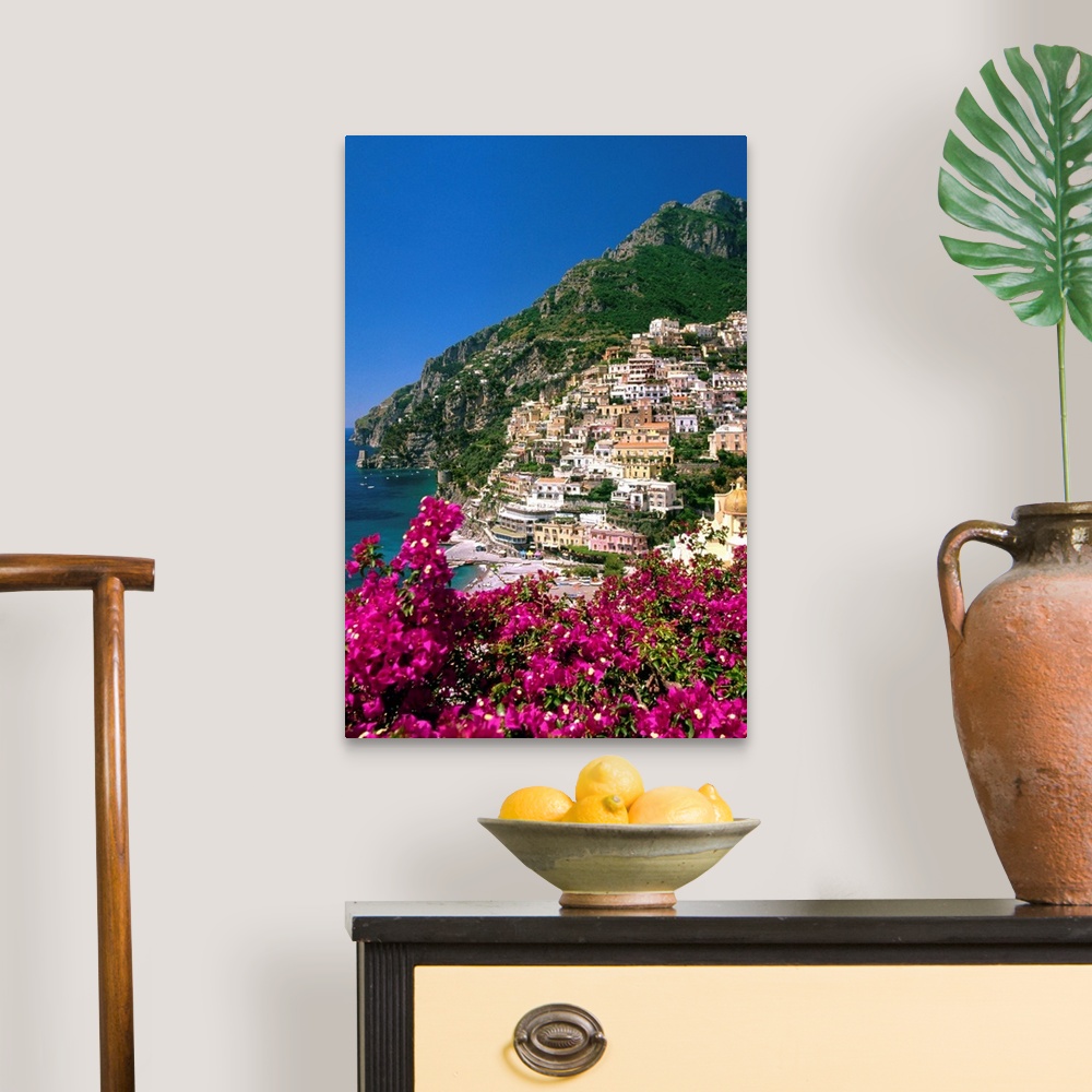 A traditional room featuring Italy, Campania, Peninsula of Sorrento, Positano, View of the town