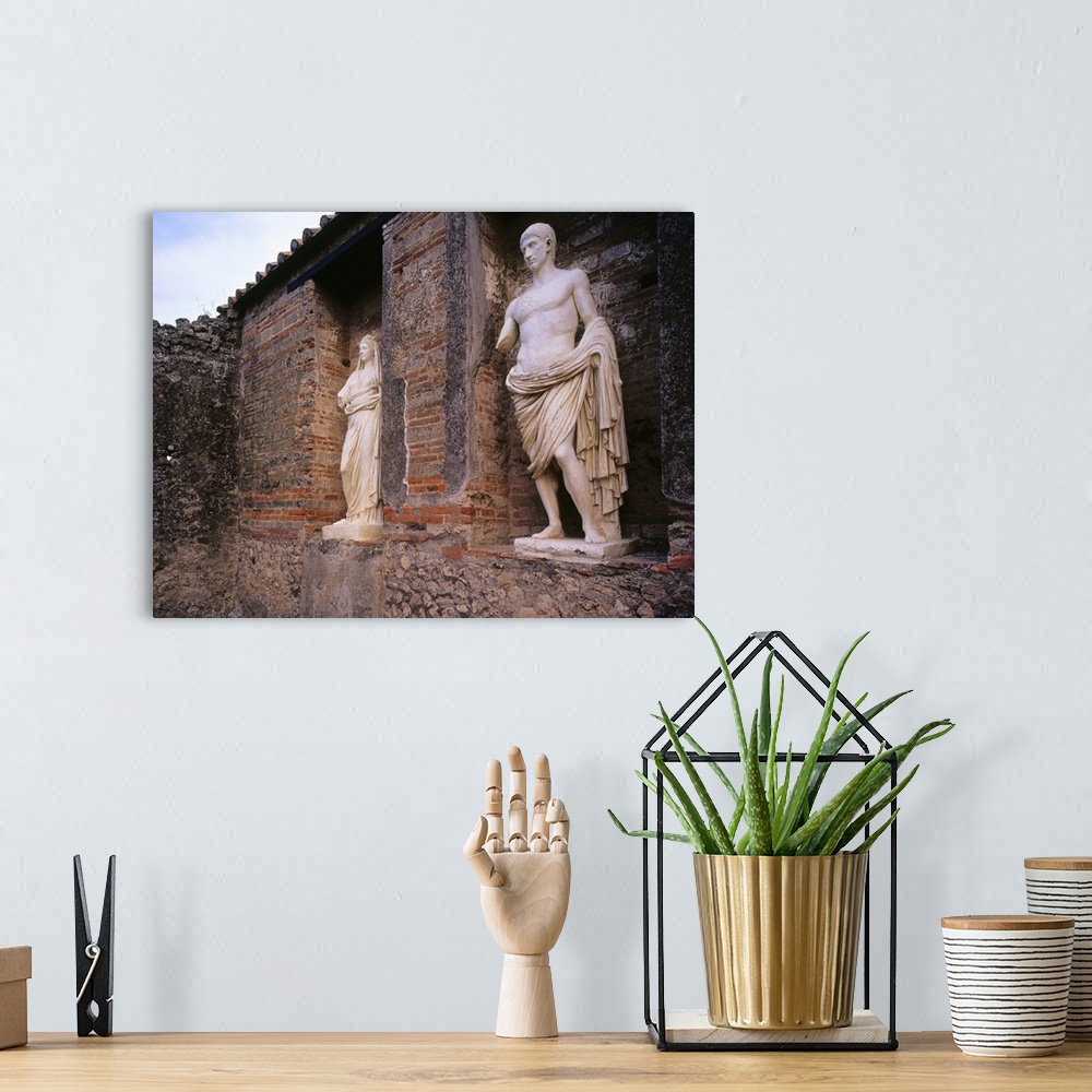A bohemian room featuring Italy, Campania, Pompeii, Excavations of Pompeii, roman statue