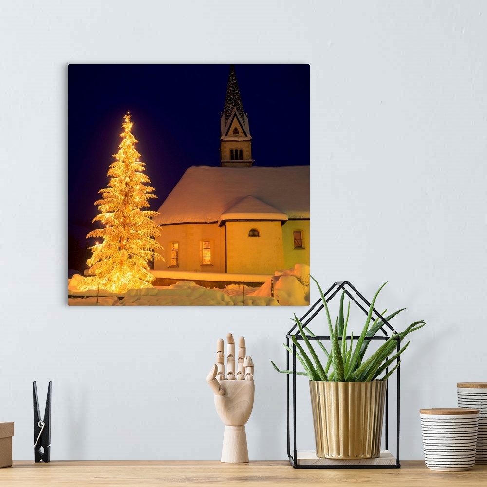 A bohemian room featuring Italy, Dolomites, Arabba, Christmas tree