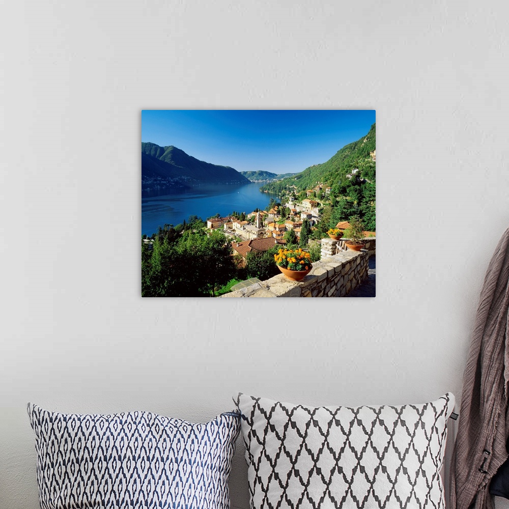 A bohemian room featuring Italy, Lake Como, Moltrasio