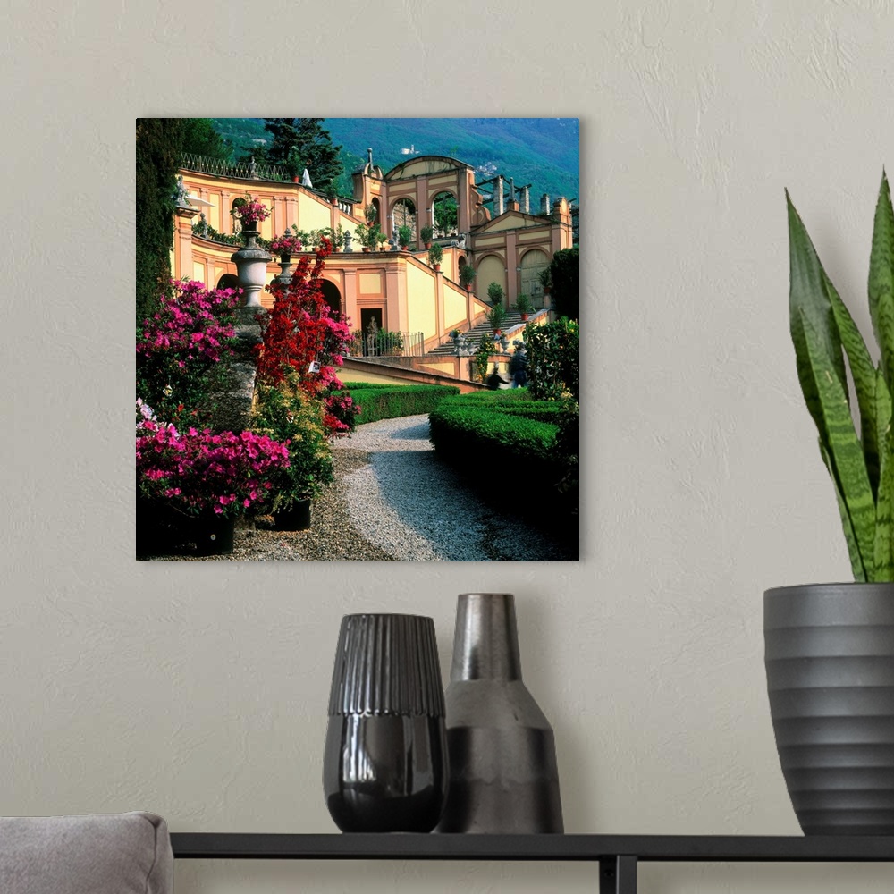 A modern room featuring Italy, Lake Garda, Gargano, Villa Bettoni, park