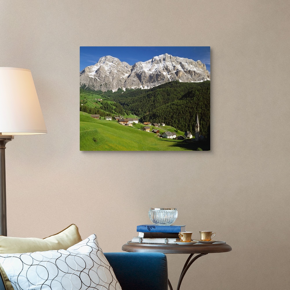 A traditional room featuring Italy, South Tyrol, Alta Badia, La Valle (Wengen), view towards Cima Dieci