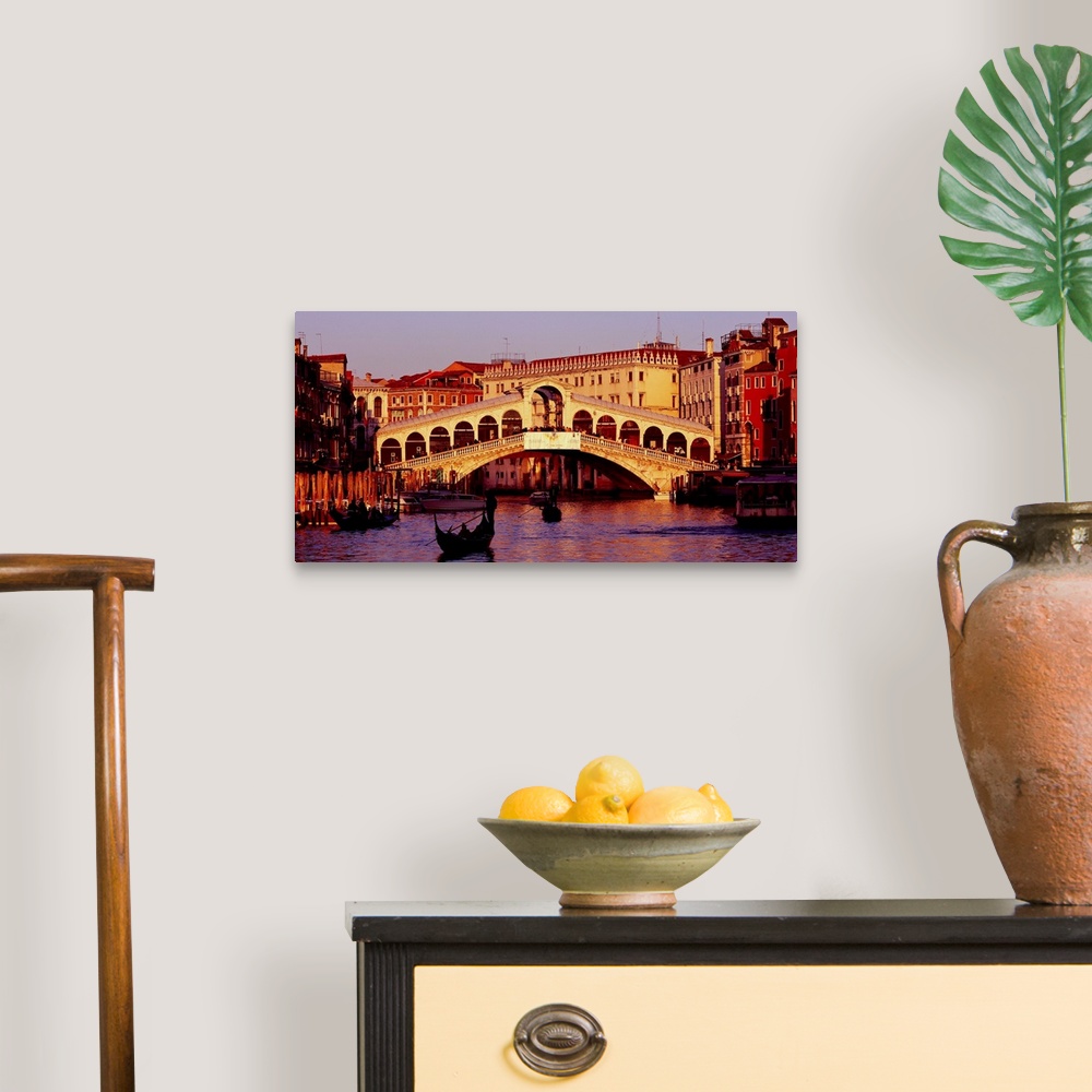 A traditional room featuring Italy, Veneto, Venice, Canal Grande and Ponte di Rialto