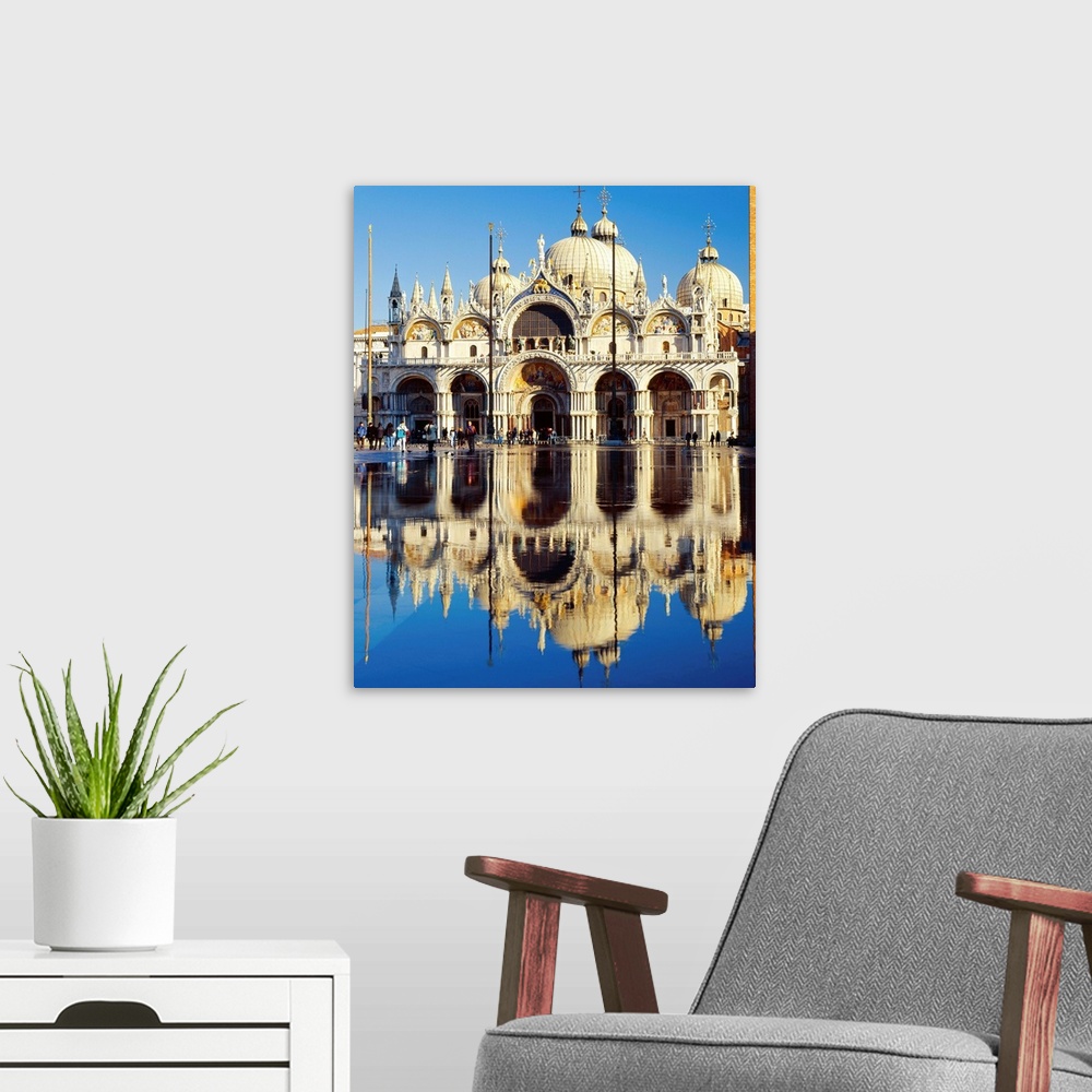 A modern room featuring Italy, Venice, Basilica di San Marco and Square flooded