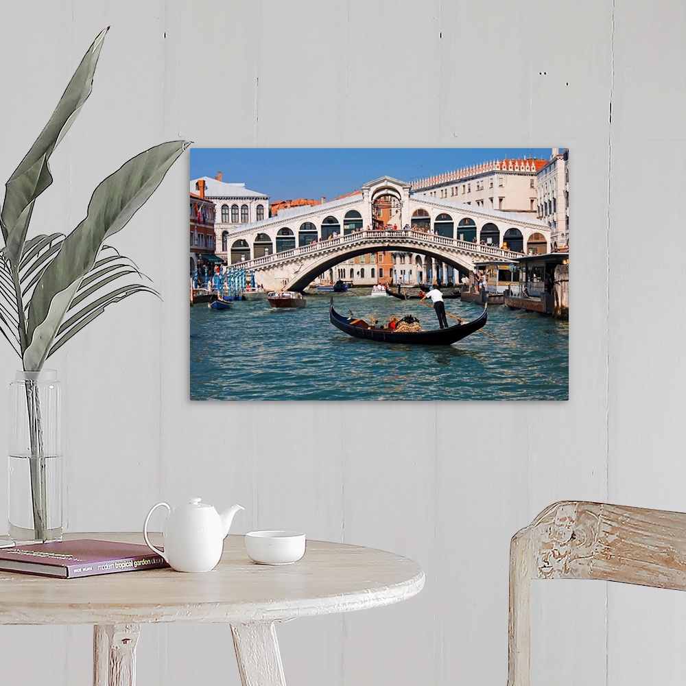 A farmhouse room featuring Italy, Italia, Veneto, Venetian Lagoon, Venice, Venezia, Riato Bridge