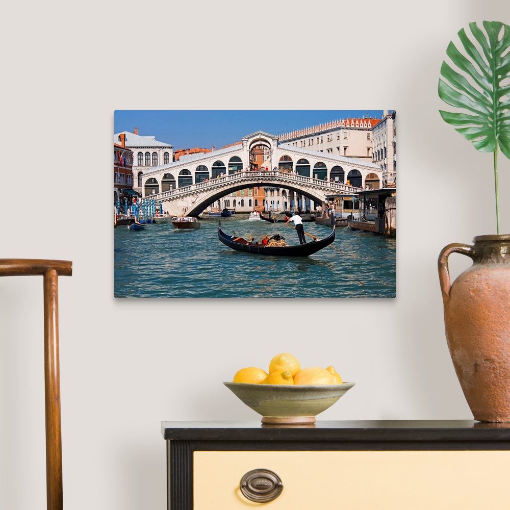 A traditional room featuring Italy, Italia, Veneto, Venetian Lagoon, Venice, Venezia, Riato Bridge
