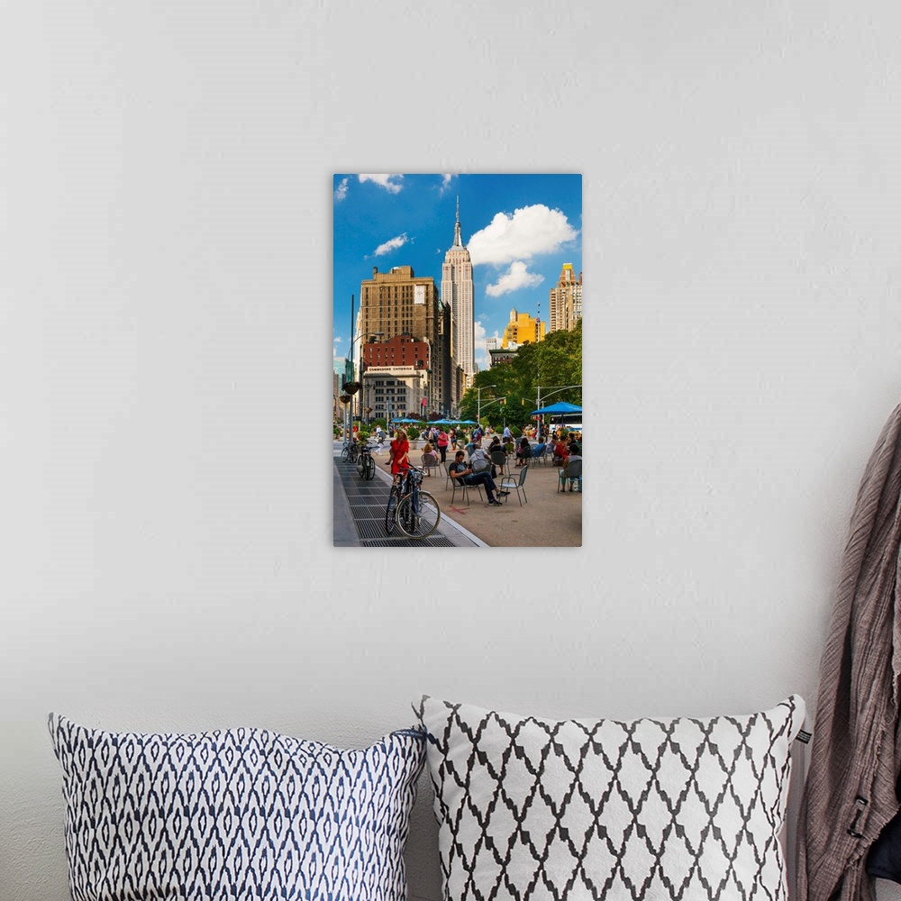 A bohemian room featuring USA, New York City, Manhattan, Midtown, Empire State Building, Empire State Building, 5th avenue.