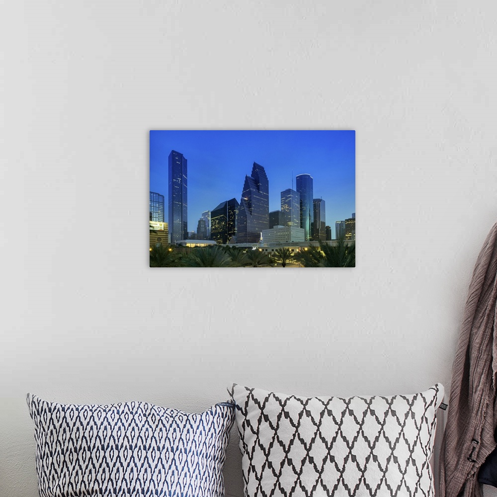 A bohemian room featuring Texas, Houston skyline from the Downtown Aquarium at dusk.