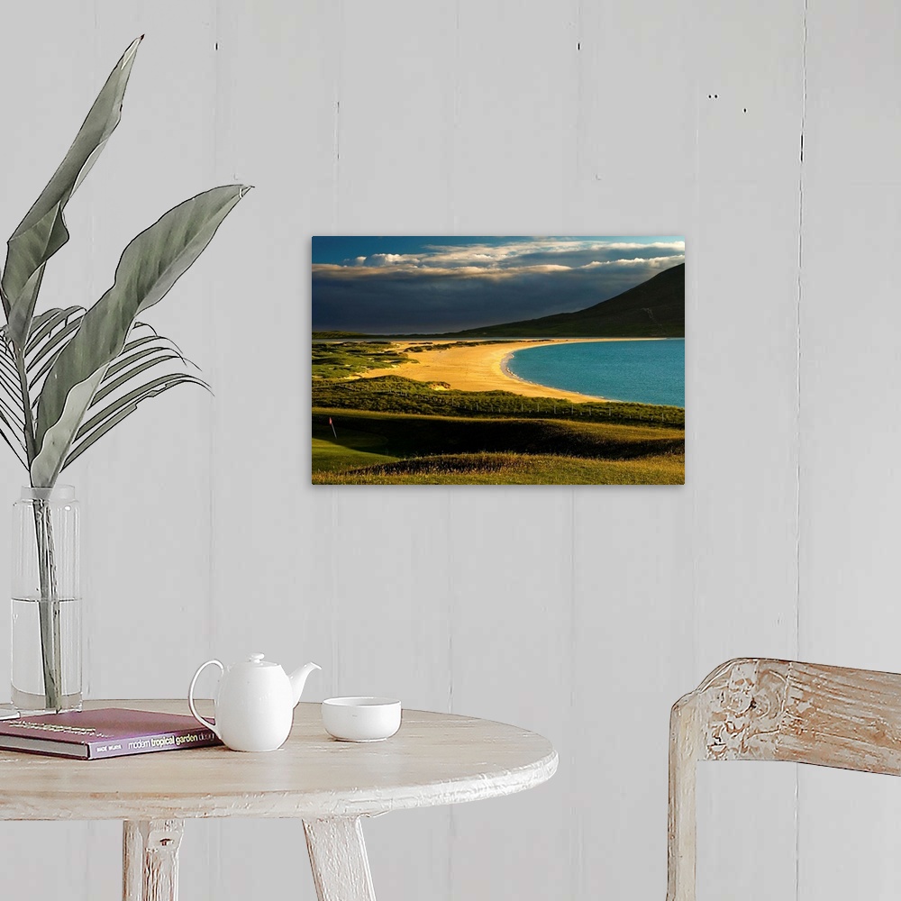 A farmhouse room featuring Borve golf club at sunset in Hebreides Isle of Harris by the sea