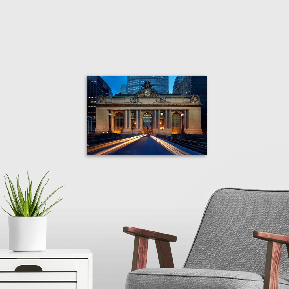 A modern room featuring USA, New York City, Manhattan, Midtown, Grand Central Station, Grand Central Station.