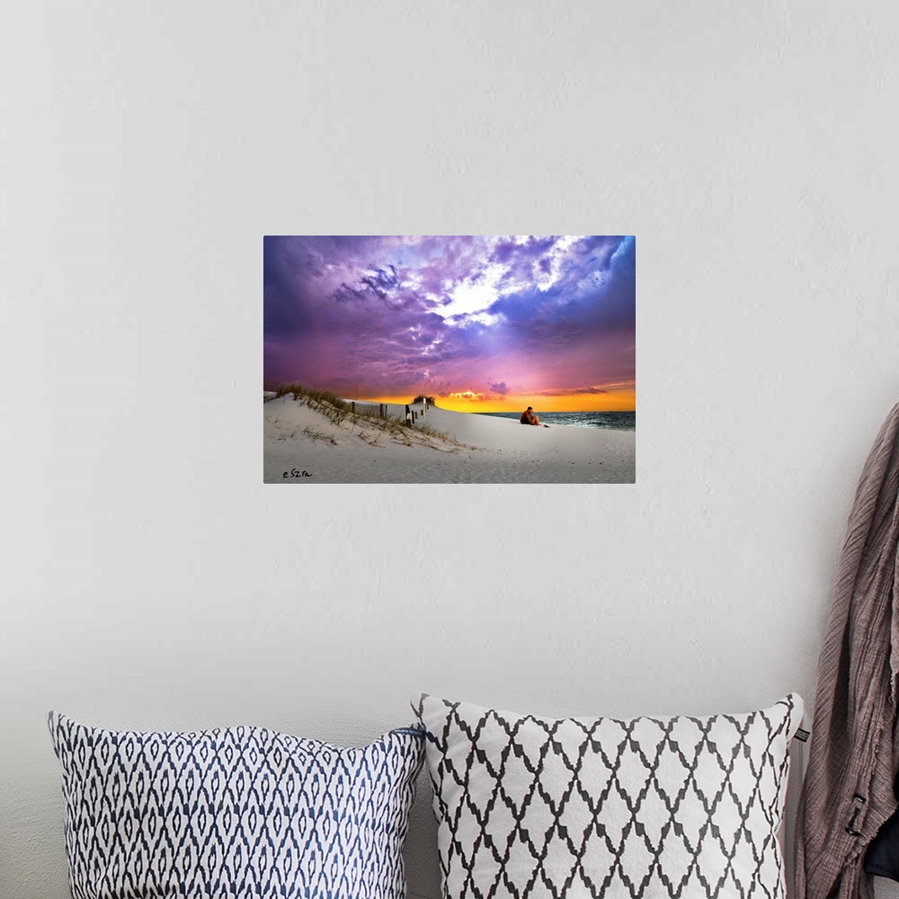 A bohemian room featuring A lovers sunset on a beach in Destin, Florida.