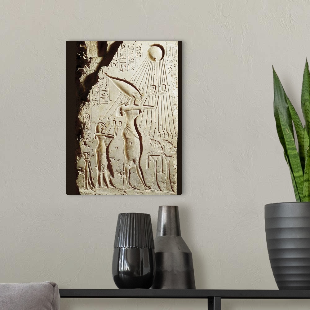 A modern room featuring Akhenaten and his family offering to the sun-god Aten
