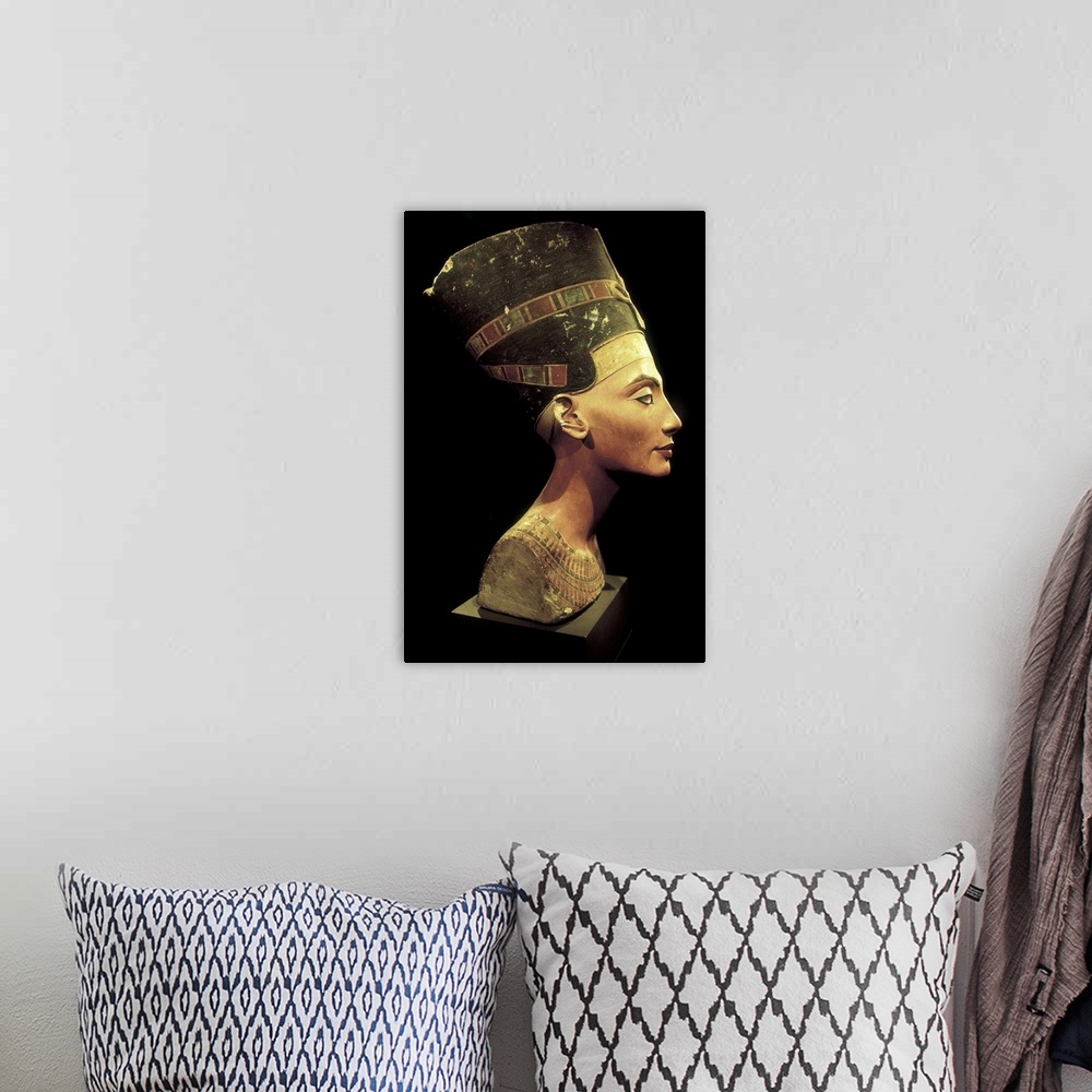 A bohemian room featuring Bust of Nefertiti. s.XIV BC. 19th Dynasty. Polychromatic head. Egyptian art. New Kingdom. Sculptu...