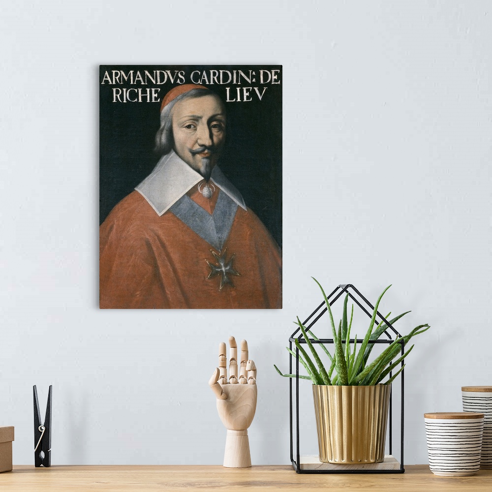 A bohemian room featuring Cardinal de Richelieu