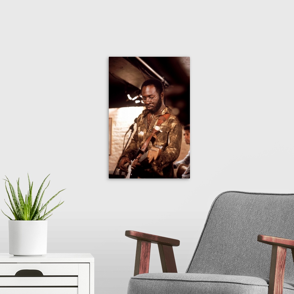 A modern room featuring Curtis Mayfield in Superfly - Movie Still